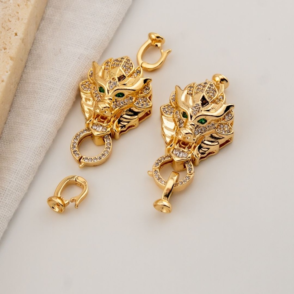 Broche en forma de dragon en micropave y baño 18k