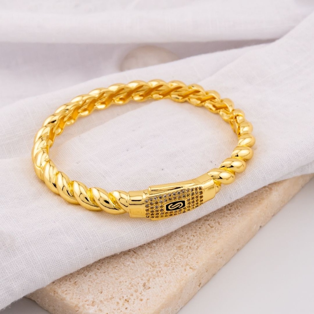 Brazalete elegante marca baño 18k