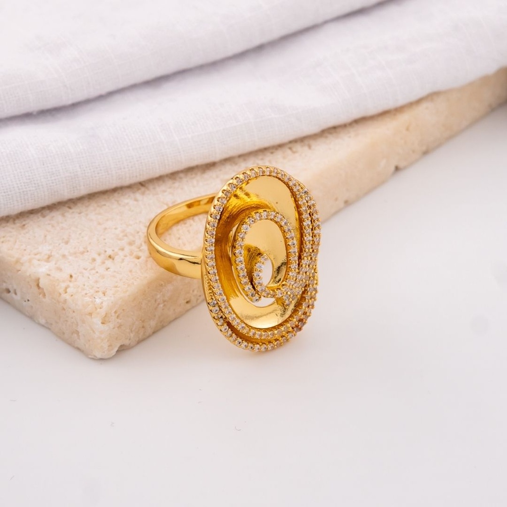 Anillo con zirconias  baño 18k