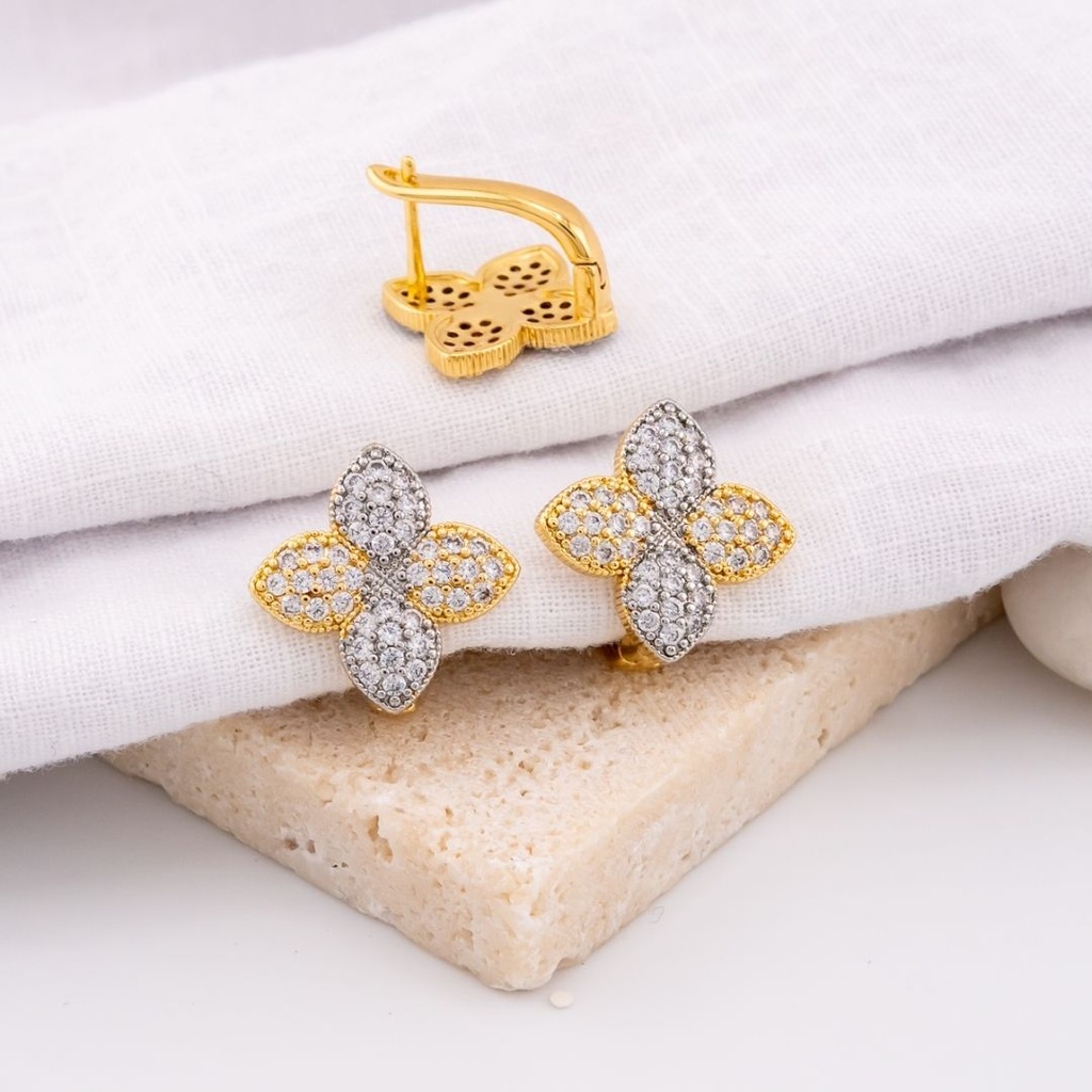 Aretes trebol dos tonos con zirconias baño 18k