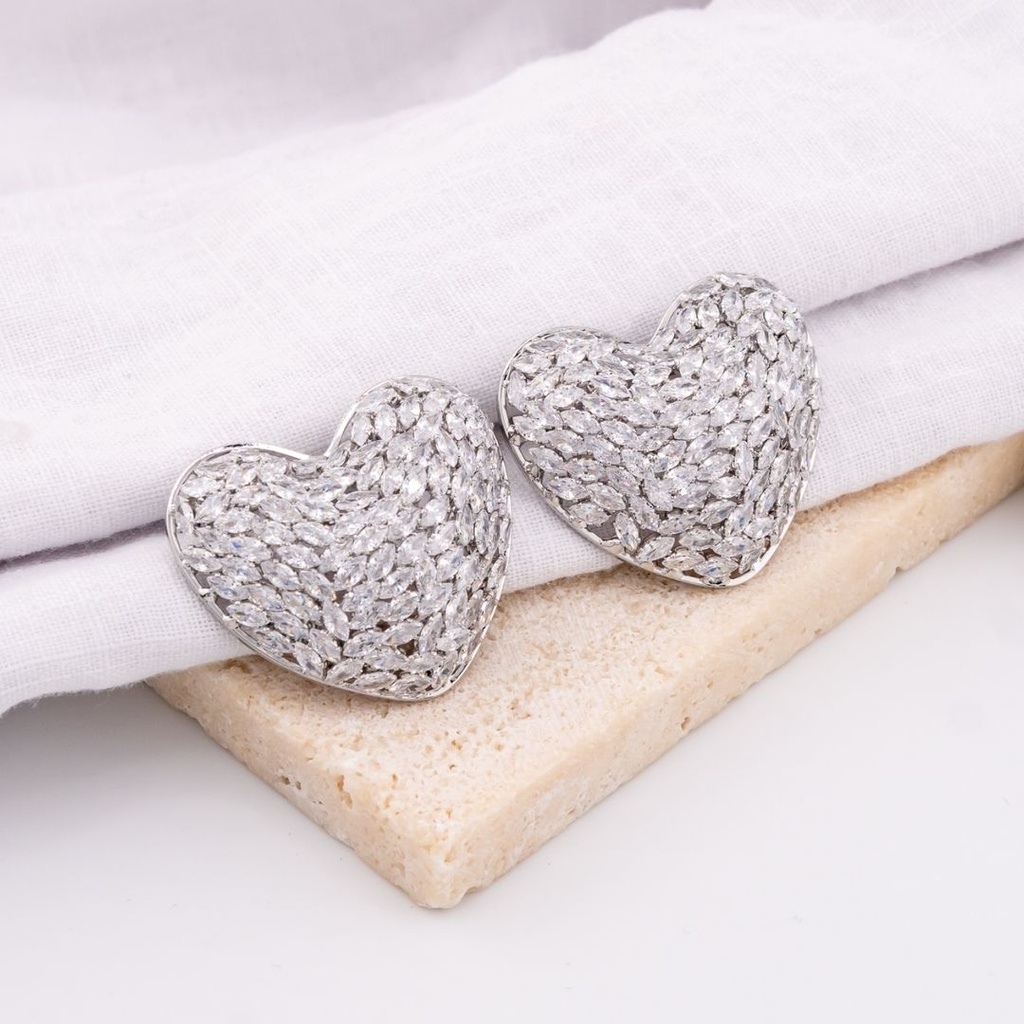 Aretes stud chunky corazon con zirconias baño 18k