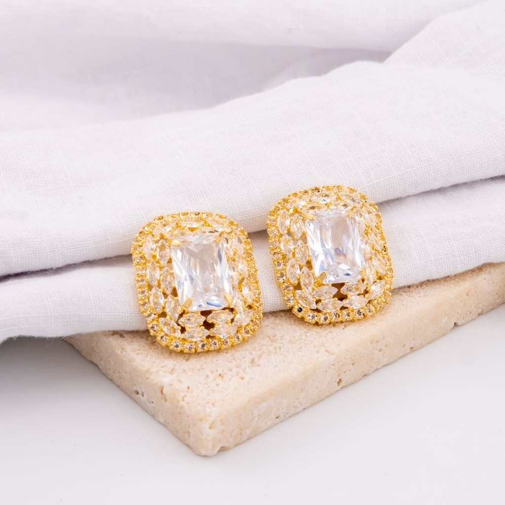 Aretes stud con zirconias baño 18k