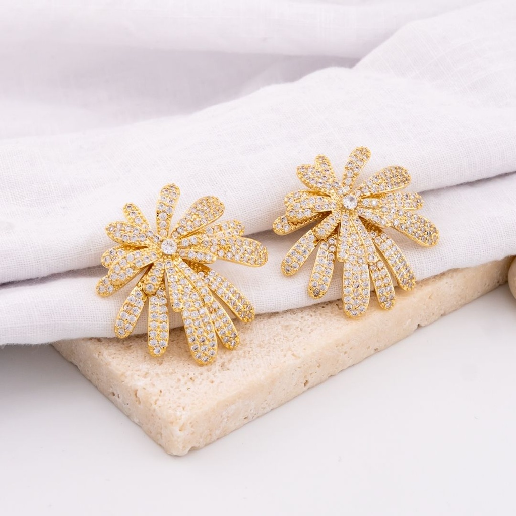 Aretes en forma de destellos con zirconias baño 18k