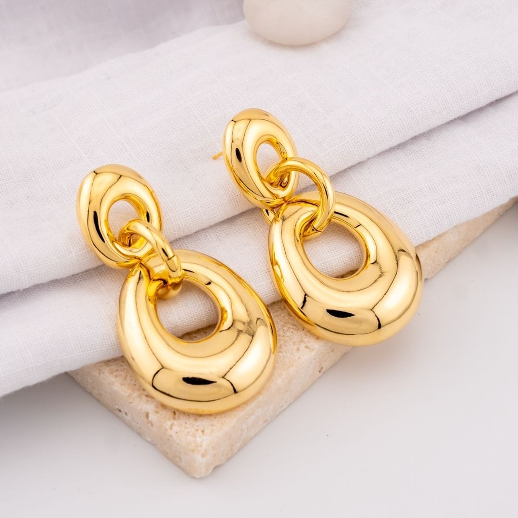 Aretes colgantes en forma de gota solidos baño 18k