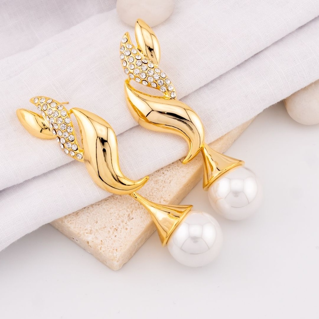 Aretes chunky livianos colgantes con perlas baño 18k