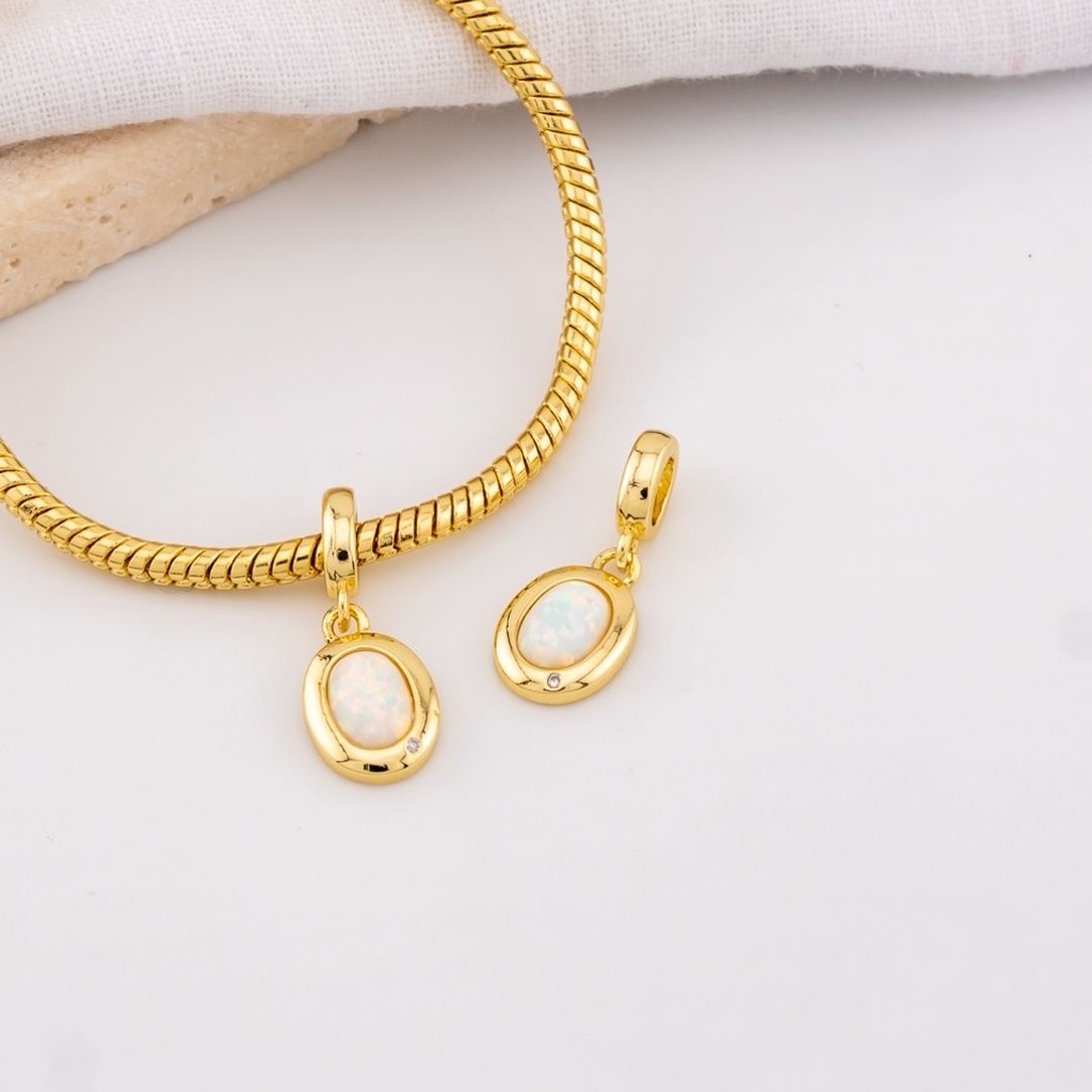 charm con piedra opalo y baño 18k