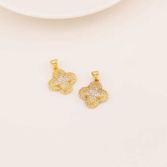 Dije de trebol en micropave