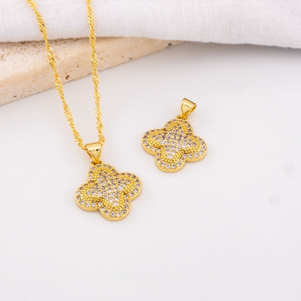 Dije micropave trebol  baño 18k