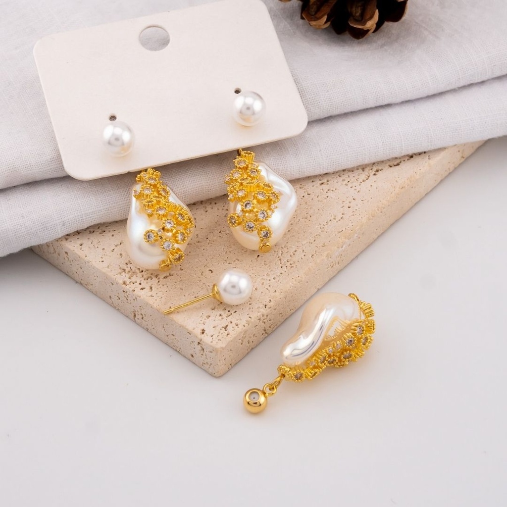 Aretes stud con perla barroca (vidrio) decorada pin de plata baño 18k