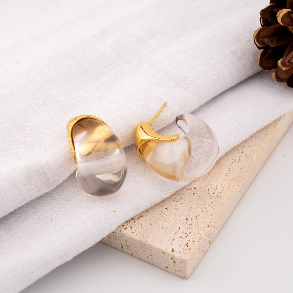 Aretes C hoop con resina pin de plata dorado baño 18k