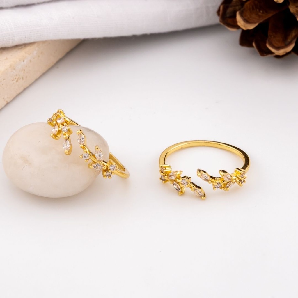 Anillo hojas con zirconias  baño 18k