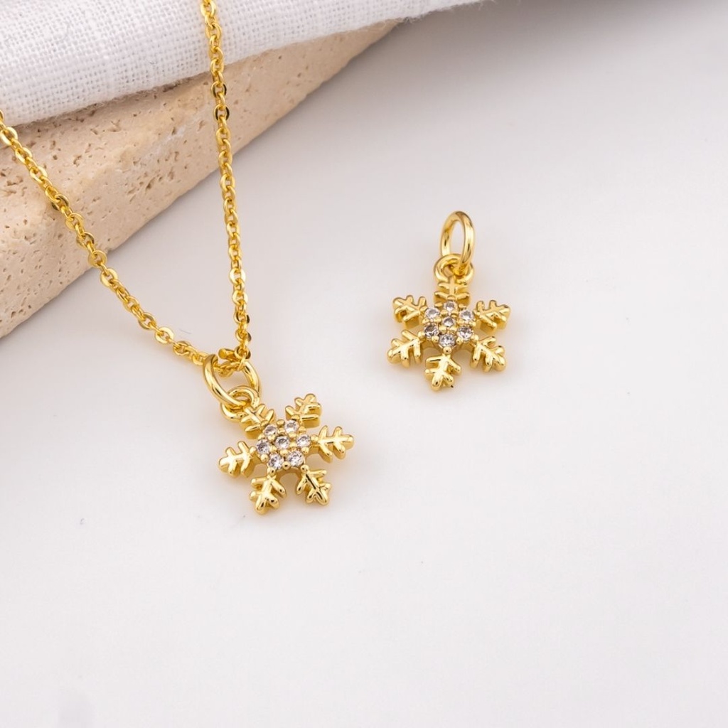 Dije navideño copo de nieve micropave y baño 18k