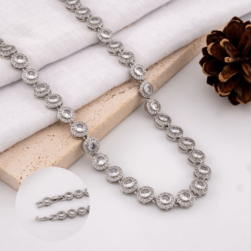 Collar en tendencia con zirconias  baño 18k