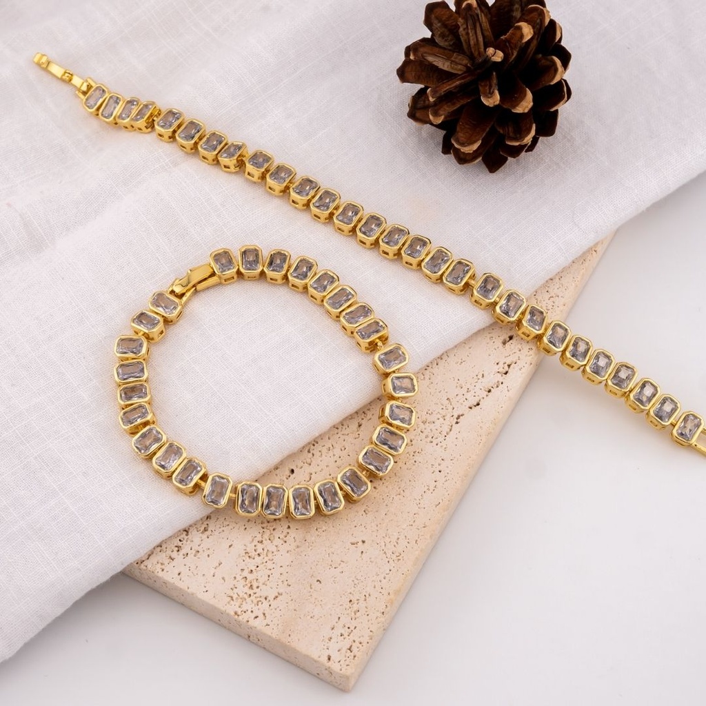 Pulsera en tendencia con zirconias  baño 18k