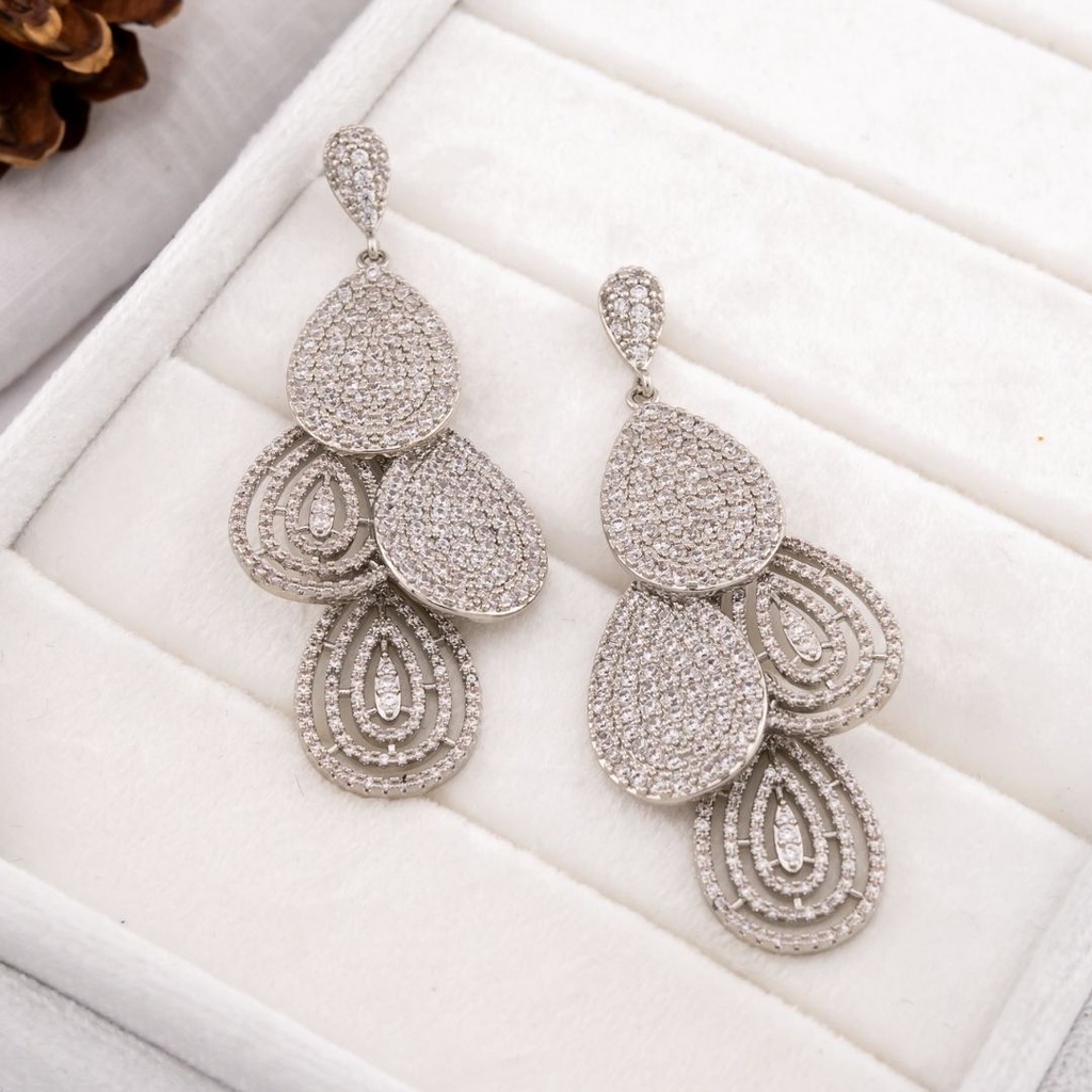 Aretes colgantes gotas con zirconia  baño 18k