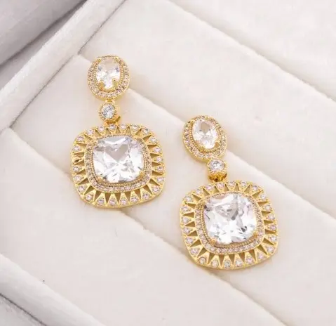 Anillo ajustable con zirconias y baño 18k