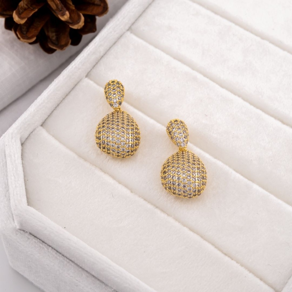 Aretes colgantes gota con zirconia  baño 18k