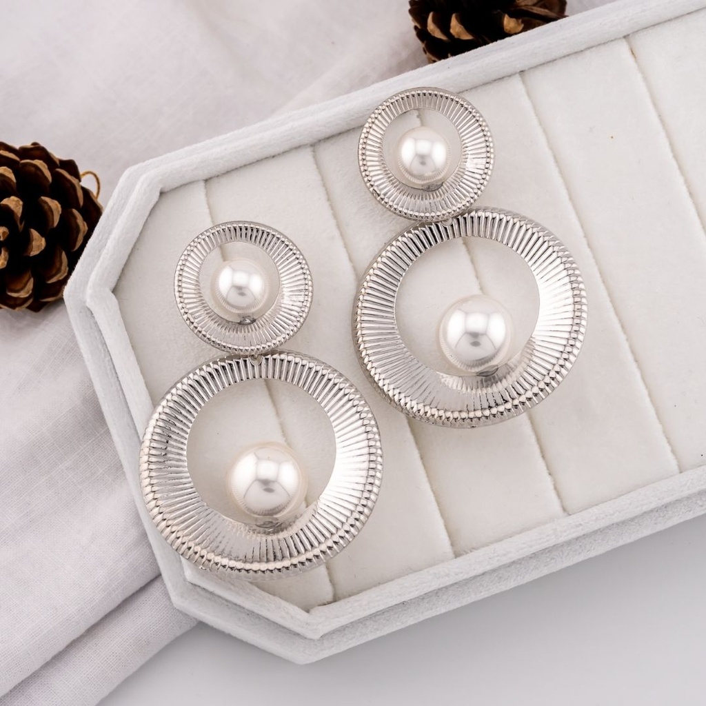 Aretes colgantes con perlas baño 18k