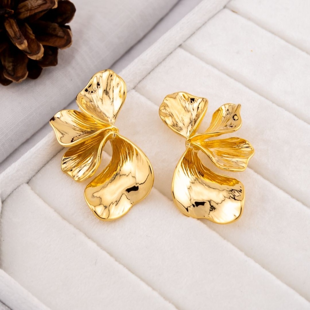 Aretes petalos baño 18k