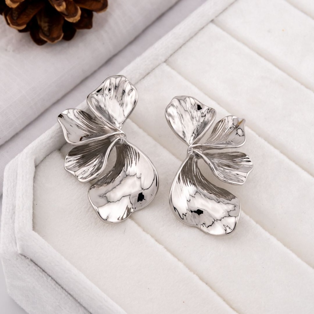 Aretes petalos baño 18k