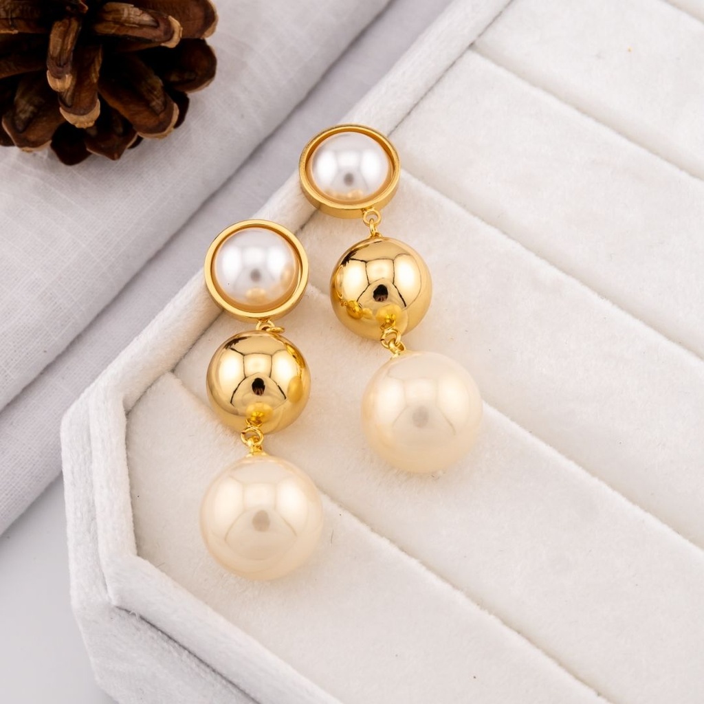 Aretes colgantes con perlas baño 18k