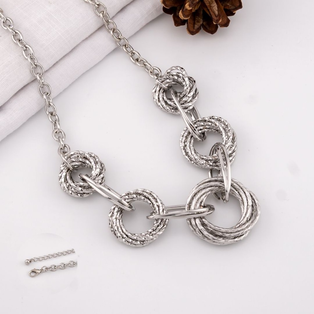 Collar en tendencia baño 18k