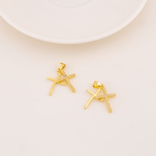 Dije religioso de cruz doble en micropave
