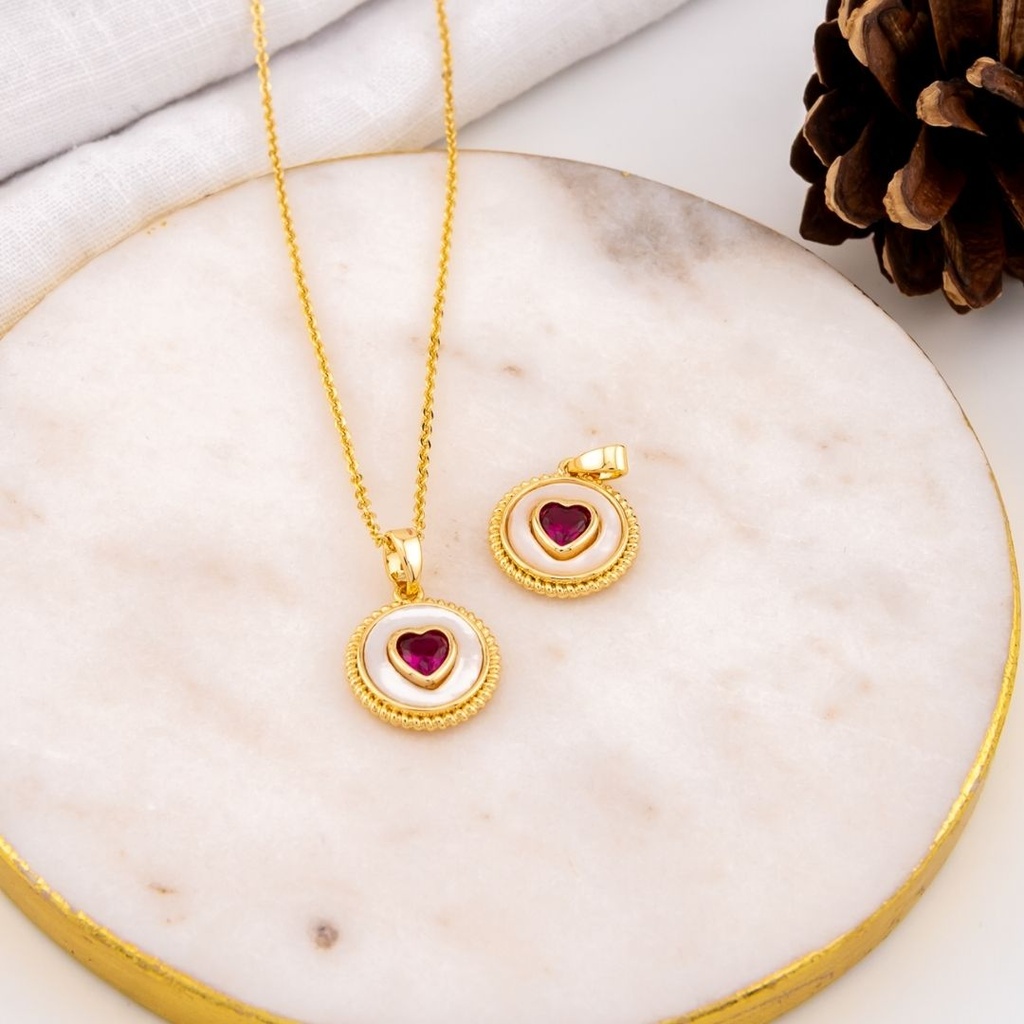 Dije de corazon rosado con concha nacar y  baño 18k