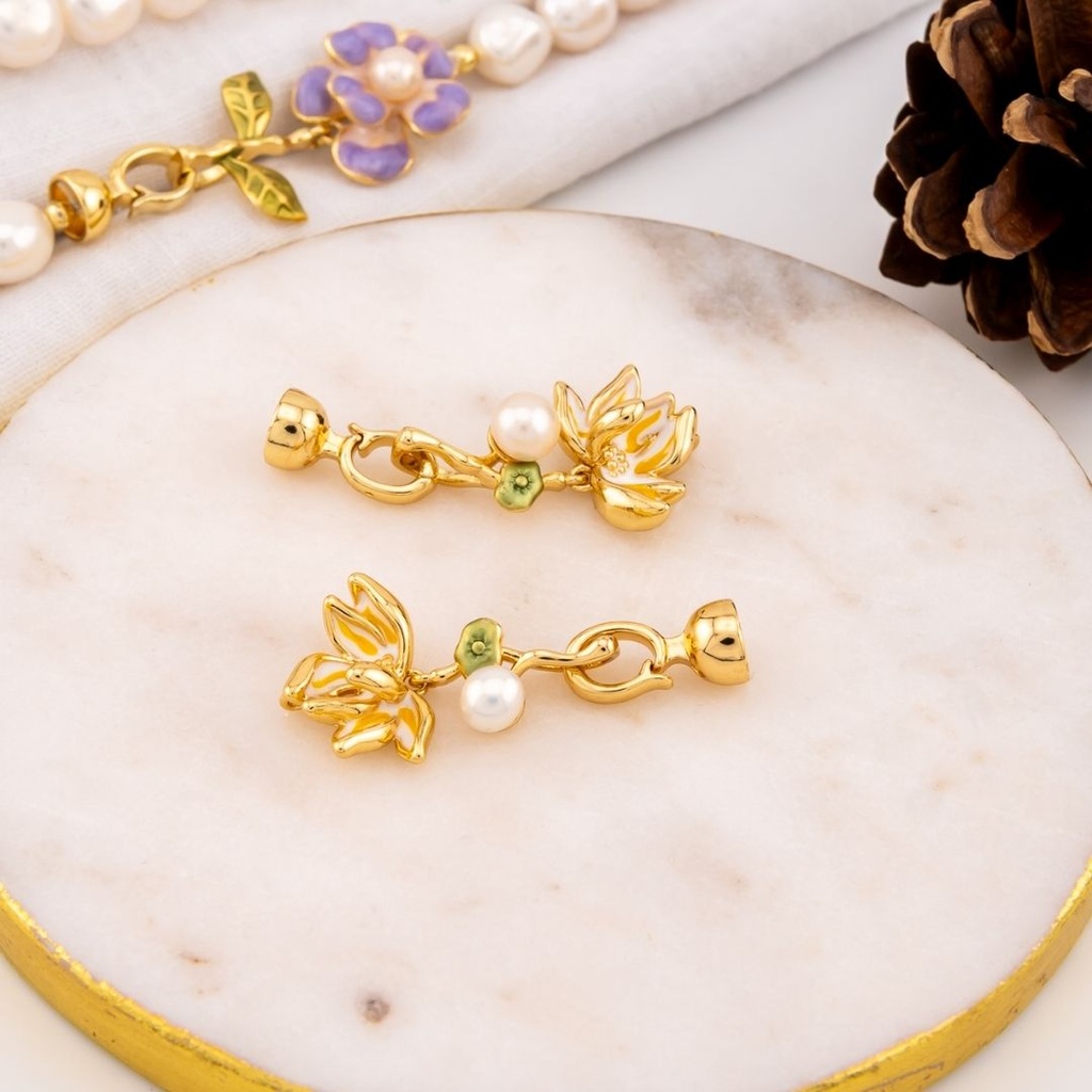 Broche de flor esmaltado baño 18k