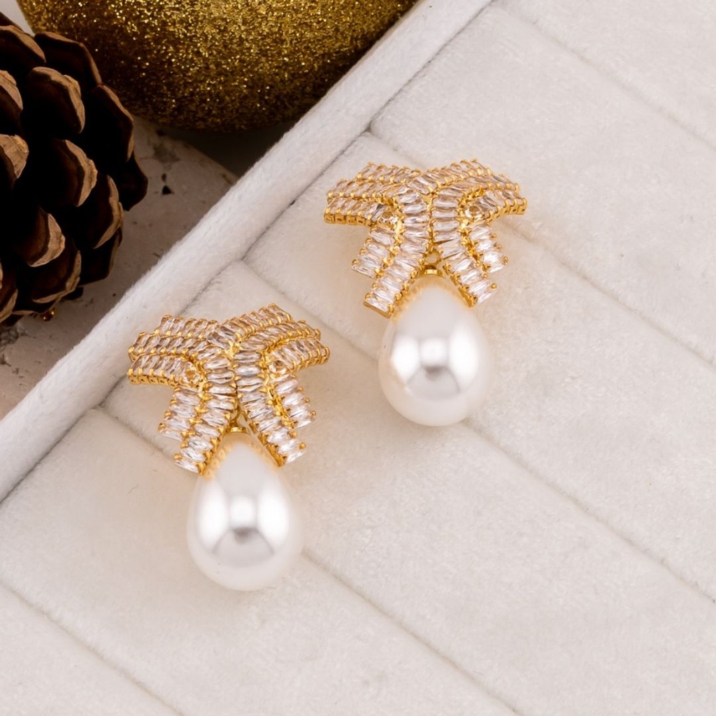 Aretes colgantes con perlas y zirconia baño 18k
