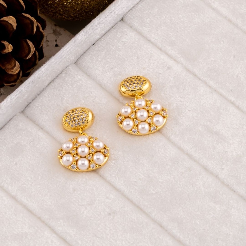 Aretes colgantes con perlas y zirconias baño 18k