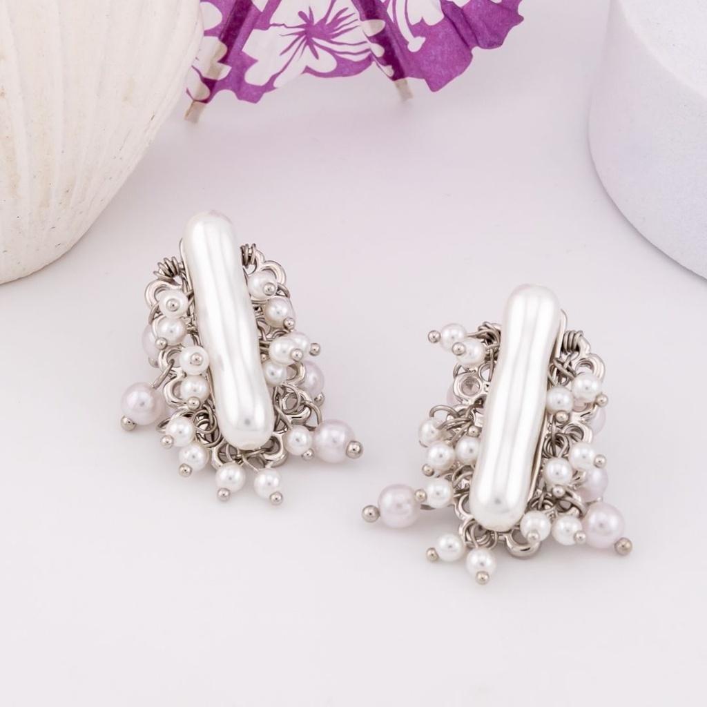 Aretes stud con perlas baño 18k