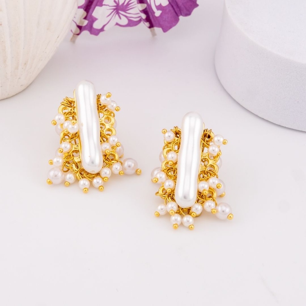 Aretes stud con perlas baño 18k