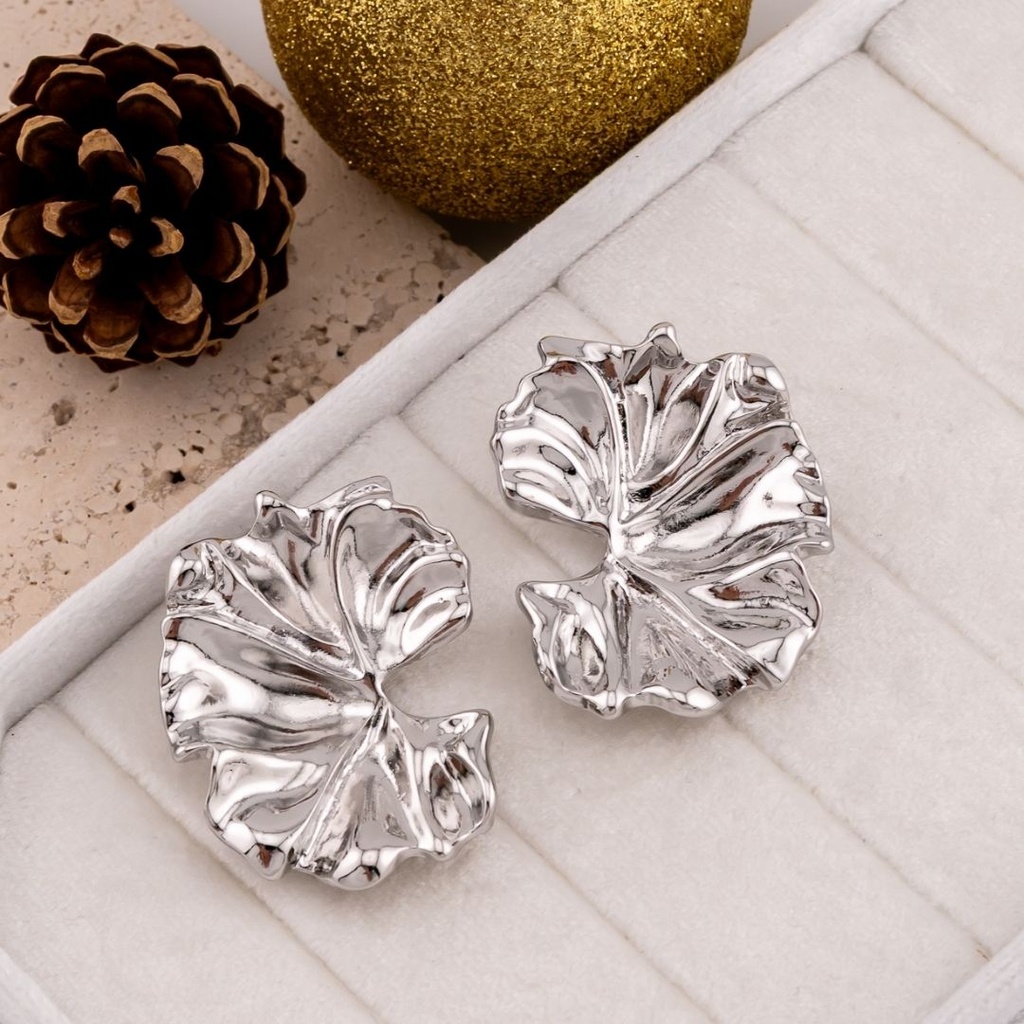 Aretes stud solidos baño 18k