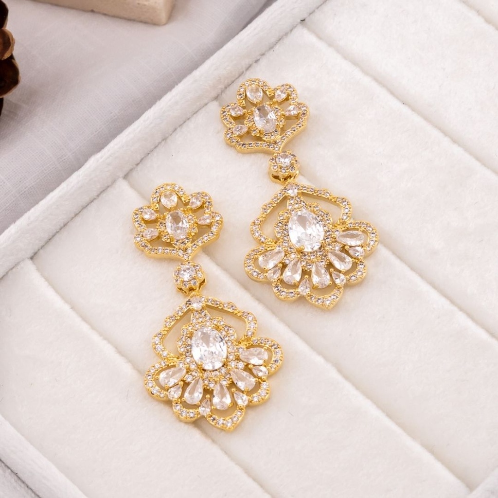 Aretes flor colgantes con zirconia dorado baño 18k