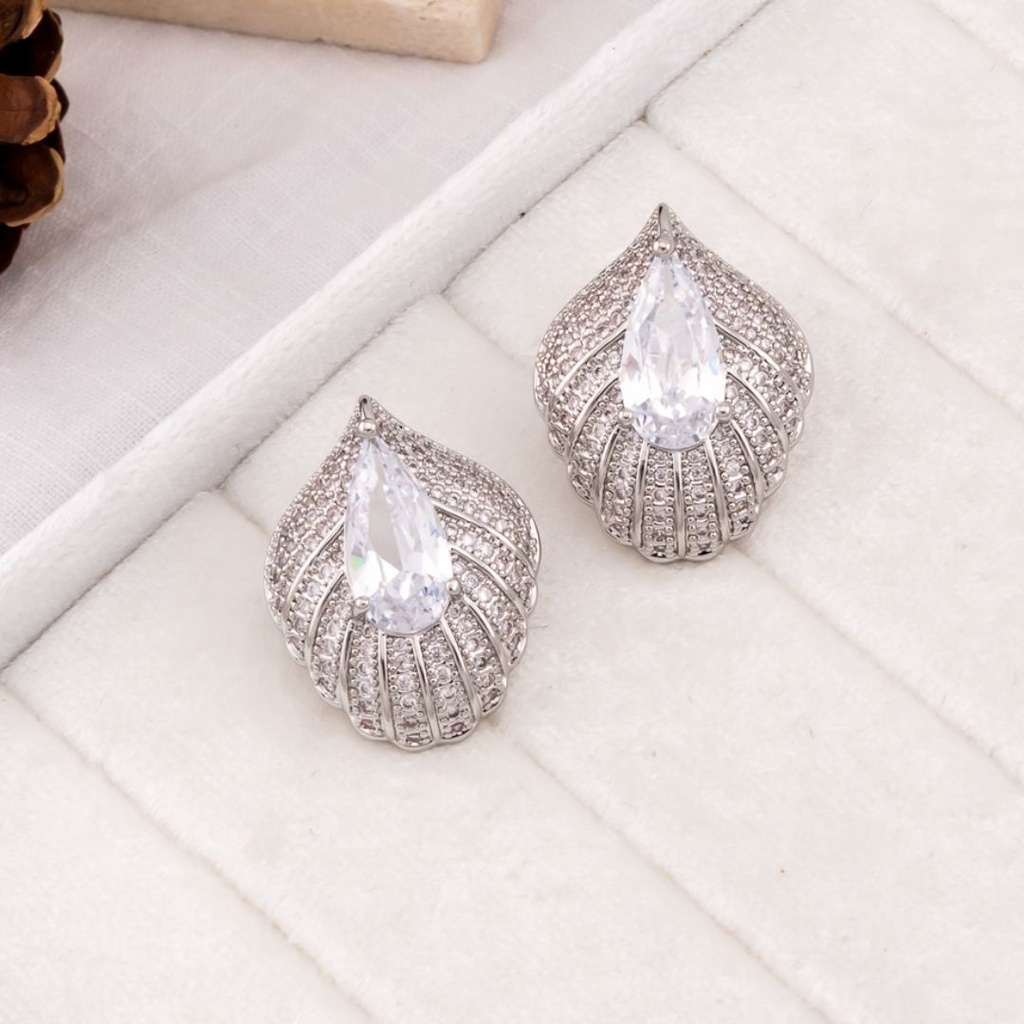 Aretes tipo hoja con zirconia en el centro plateado baño 18k