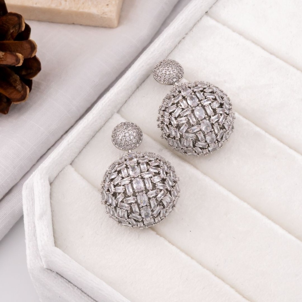 Aretes redondos con zirconia plateados premium baño 18k