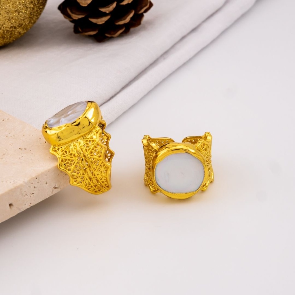 Anillo de perla barroca engastado en goldfilled