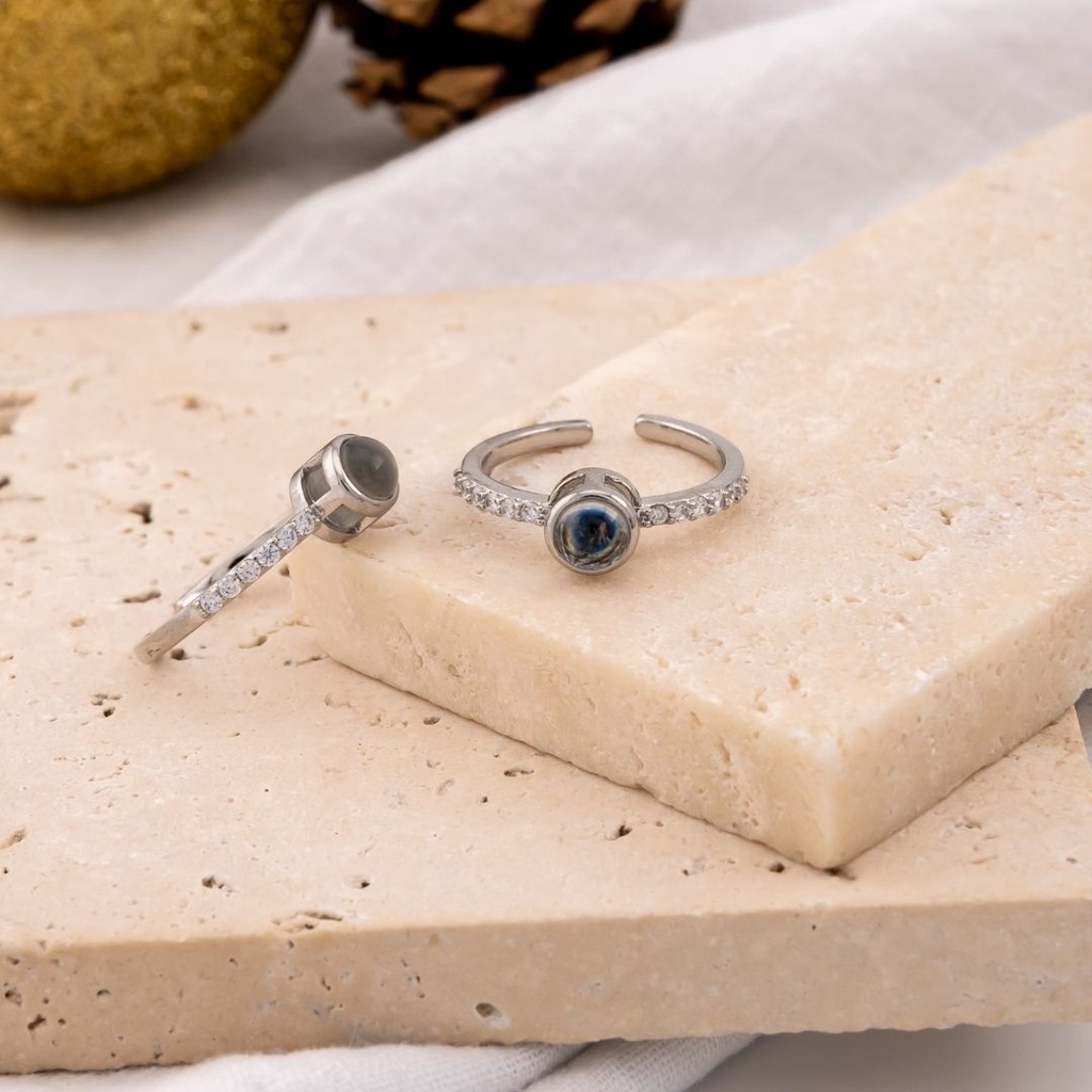 Anillo ajustable con mensaje oculto ‘TE AMO EN MIL IDIOMAS’ con zirconias y baño 18k