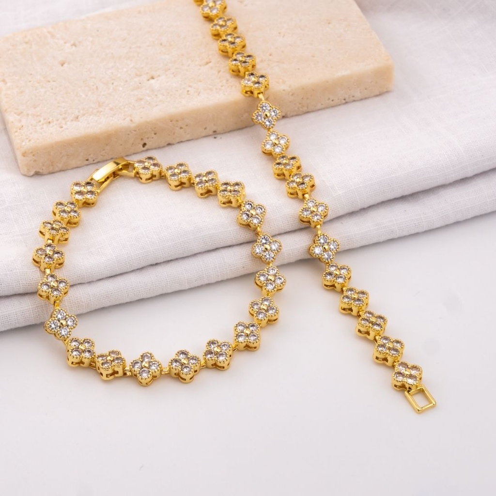 Pulsera trebol dorada baño 18k