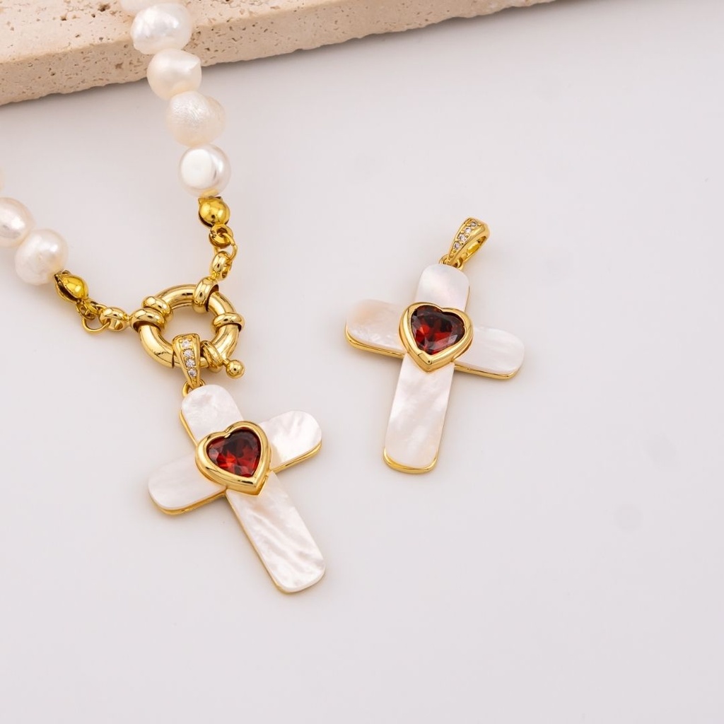 Dije cruz madre perla corazon rojo baño 18k