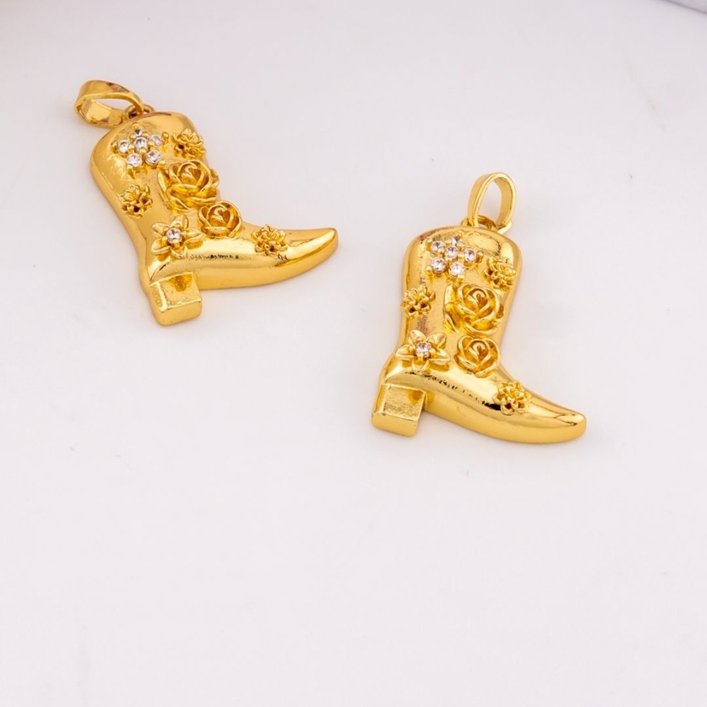 Dije de bota con zirconias baño 18k