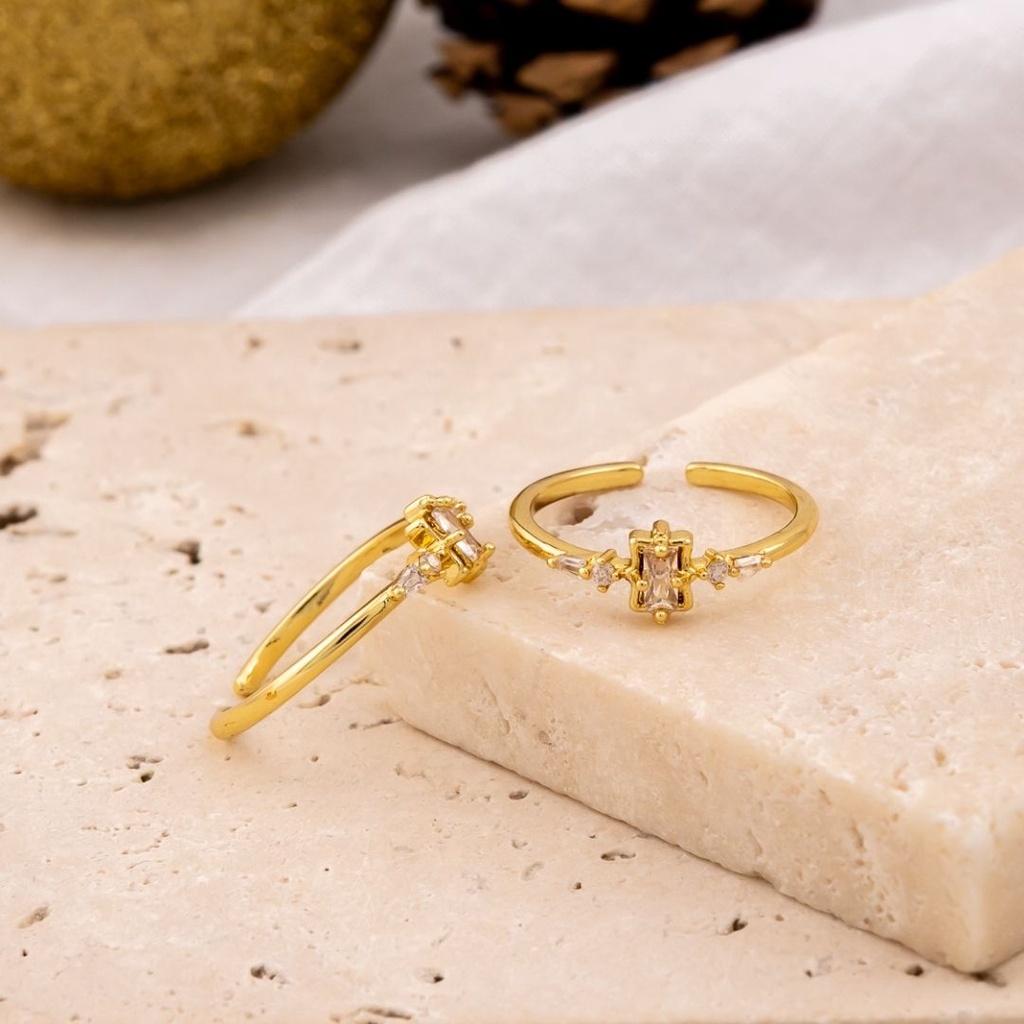 Anillo ajustable con zirconias y baño 18k