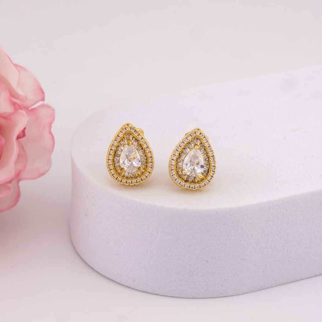 Aretes stud de presion con zirconias y baño 18k