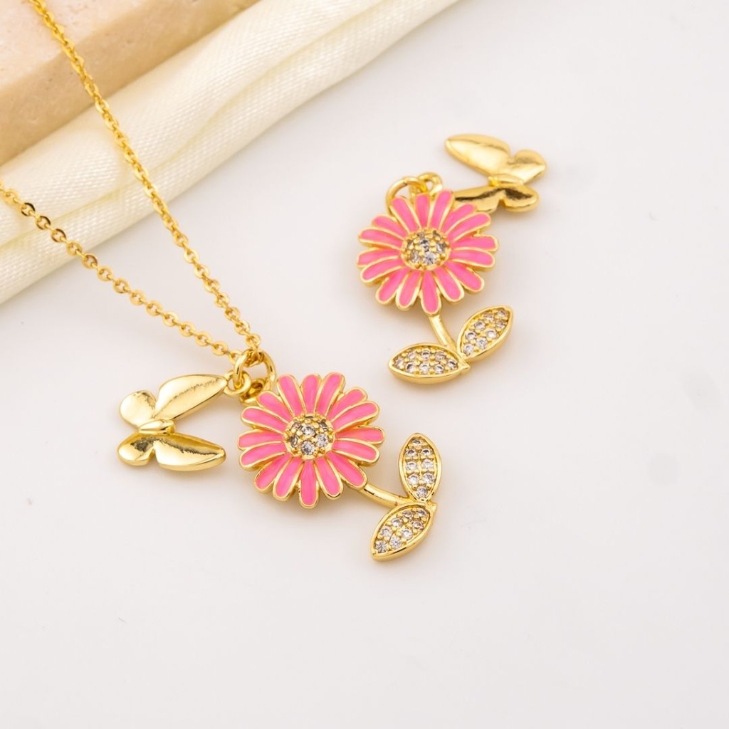 Dije de flor con mariposa esmaltado baño 18k