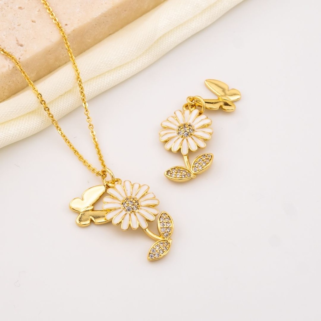 Dije de flor con mariposa esmaltado baño 18k