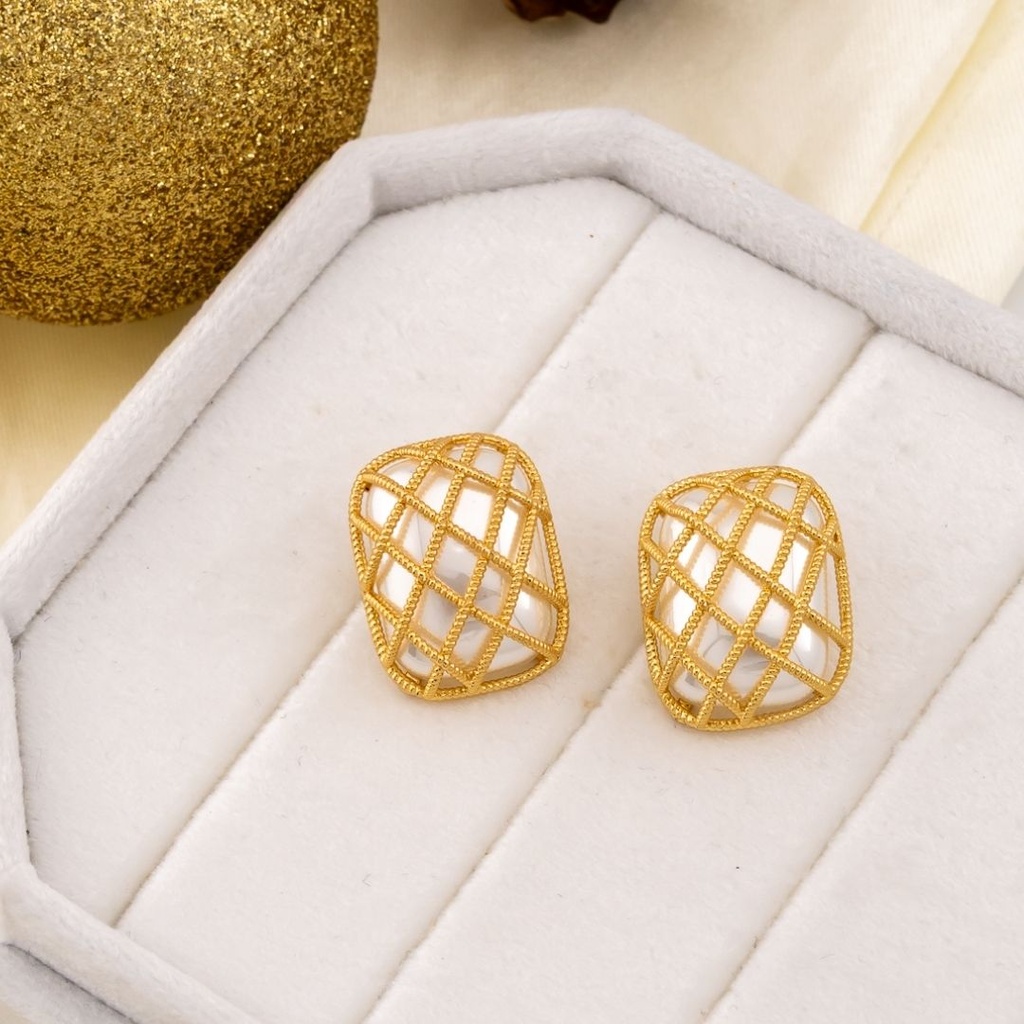 Aretes stud cuadrados de perlas baño 18k