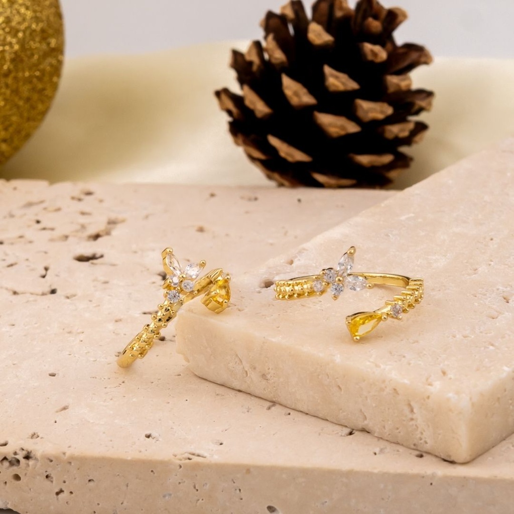 Anillo ajustable de mariposa con zirconias baño 18k