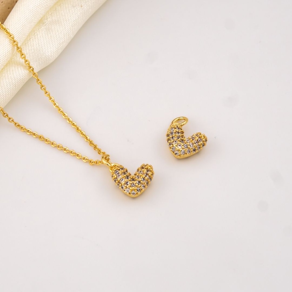 Dije de corazon con zirconias baño 18k