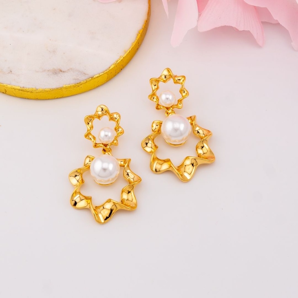 Aretes colgantes con perlas baño 18k